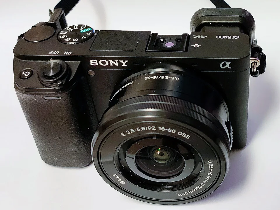 Black Sony a6400 with a collapsed E PZ 16–50mm lens on a light background